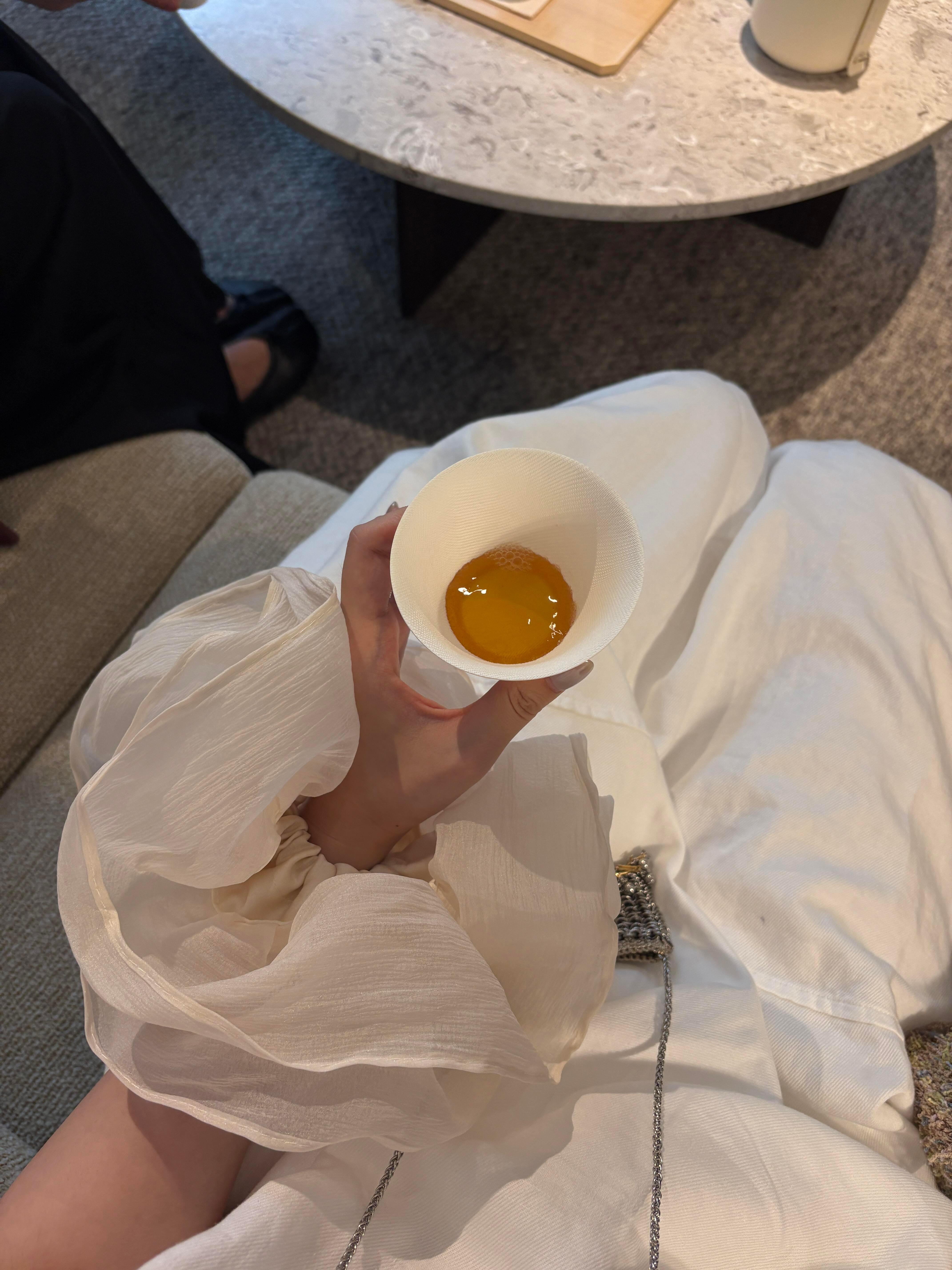 “免费”让人忘了成本 “付出”才教人衡量价值,当你的善意开始标注心里价位,世界才