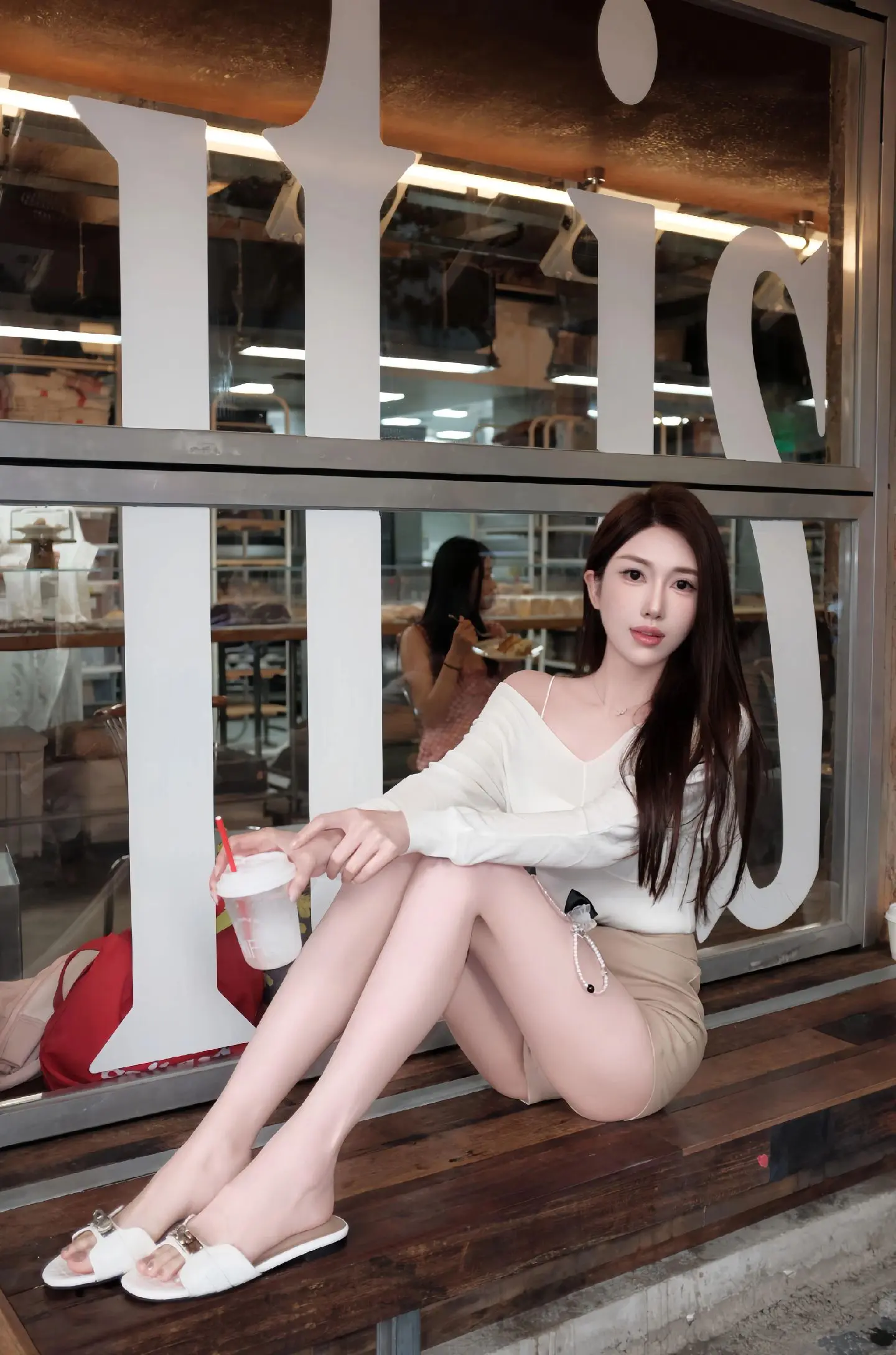 "无奈、  是一个很心酸的词        它可以代替所有的一言难尽"