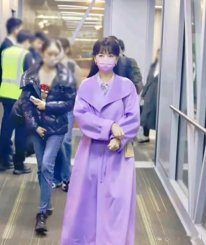 赵雅芝与儿子同框，基因没浪费！ 