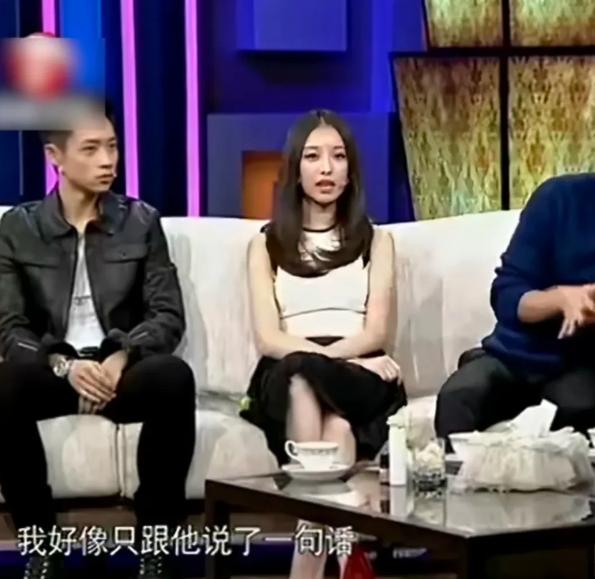 演员倪妮苦笑着说：“我六年级那会暗恋我们游泳队的一位学长，然后我好像只跟他说了一