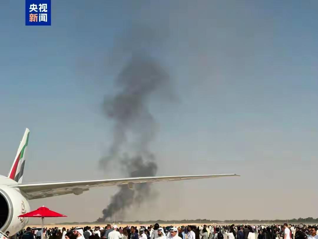 突发，印度“光辉”战机真是航展上的“倒霉蛋”。当地时间11月21日迪拜航展最后一