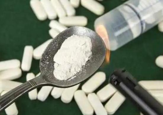 什么是芬太尼？为何美国如此惧怕？

芬太尼这名字，最近几年在美国媒体上快被说烂了