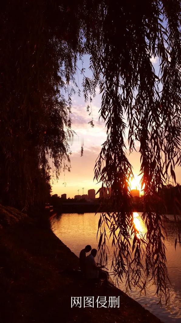 邀对，望赐墨留香。
[微风][微风][微风][微风][微风]
上联：河堤翠柳寻旧