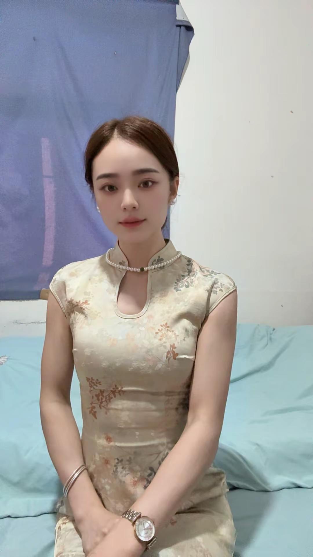 年少不识旗袍韵，再识人已不少年！平凡之处有清欢，喜怒哀乐亦安然