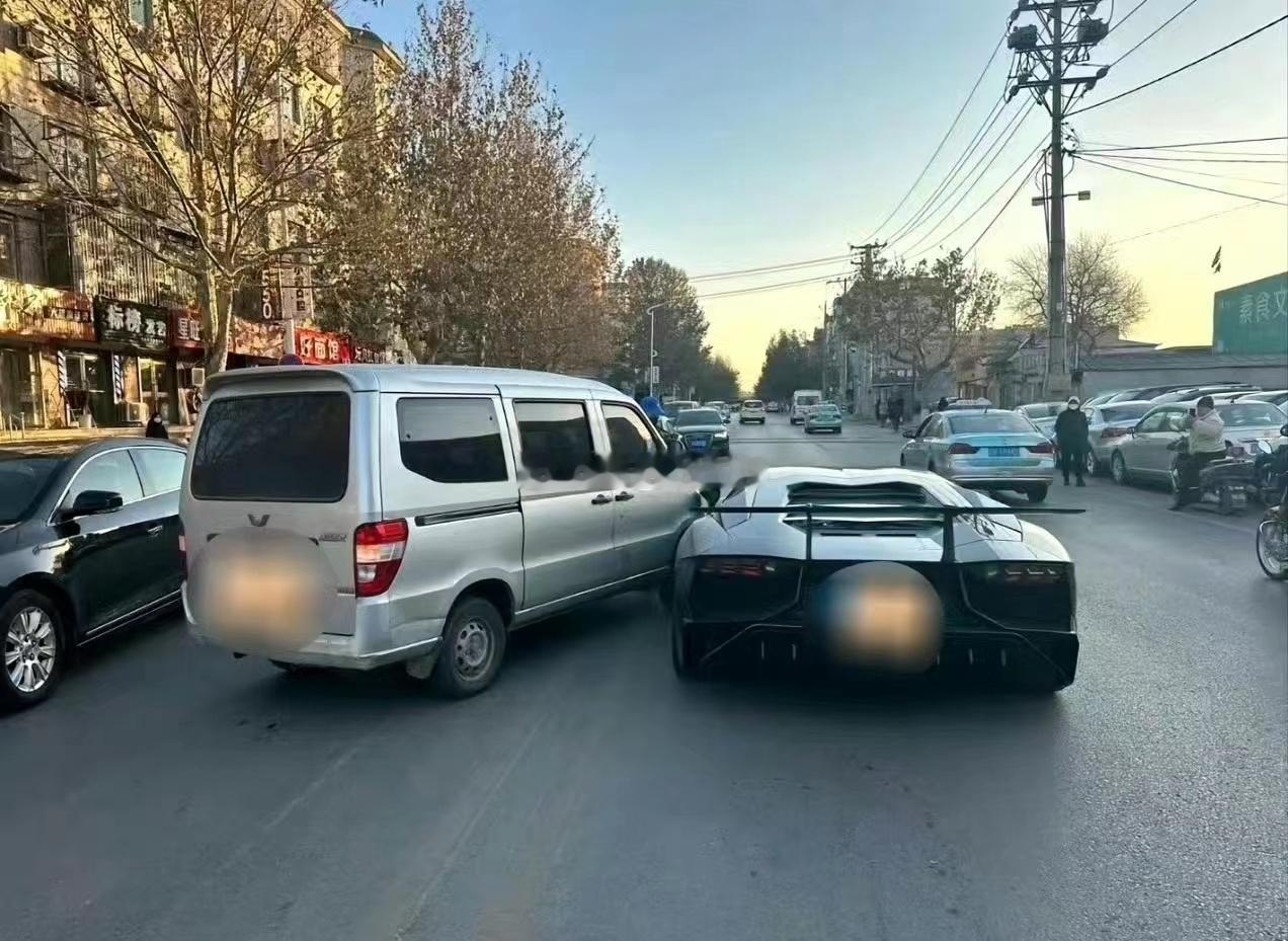 小面PK兰博基尼：谁赔谁钱？？？ 