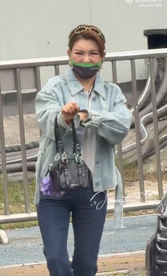 乌兰图雅上一秒比心下一秒骑马乘风2026乌兰图雅饭撒真的太有节目效果了！比心→骑