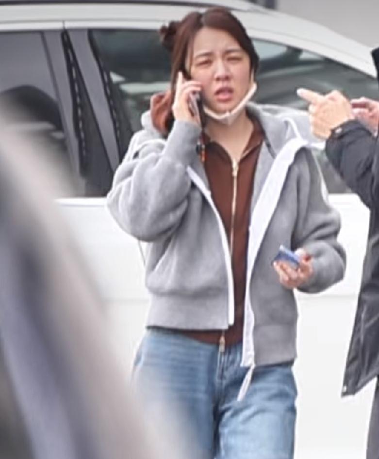 6月2日，有八卦媒体拍到了俞灏明王晓晨开车去北京某心理医院，到达心里医院门口，王