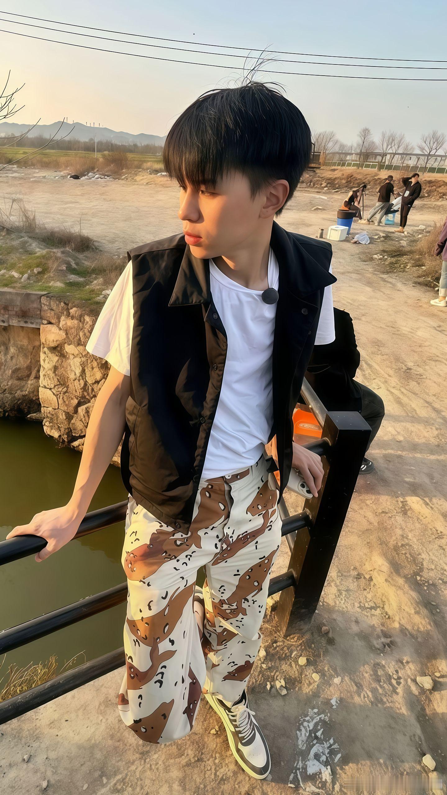 何浩楠[超话]婚纱我自己穿上了，何浩楠你看着办何浩楠｜​​​