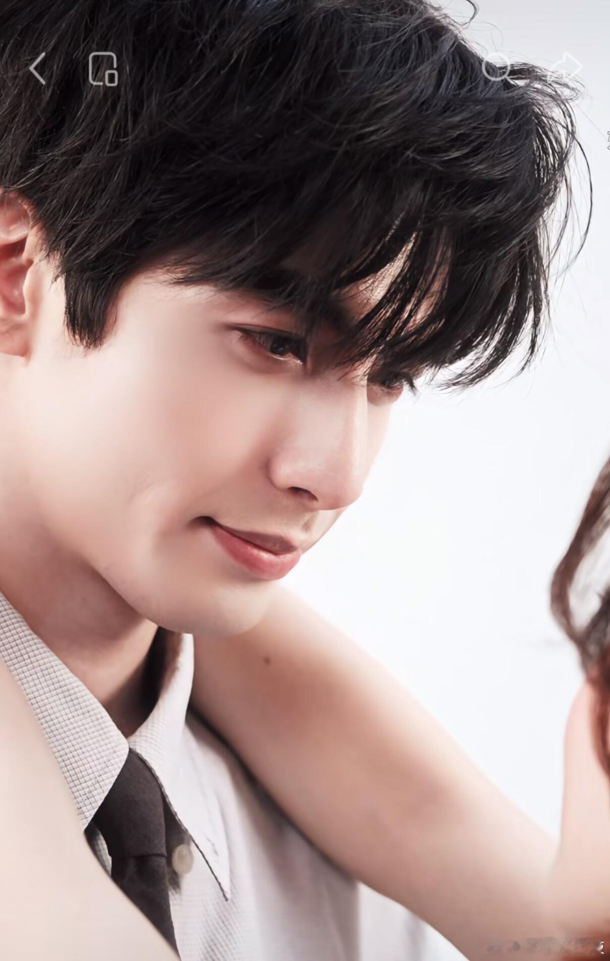 爱意已经从眼睛里面溢出来了 麦是明晃晃的 明媚的喜欢 🐲是克制的爱意 怕泄露的