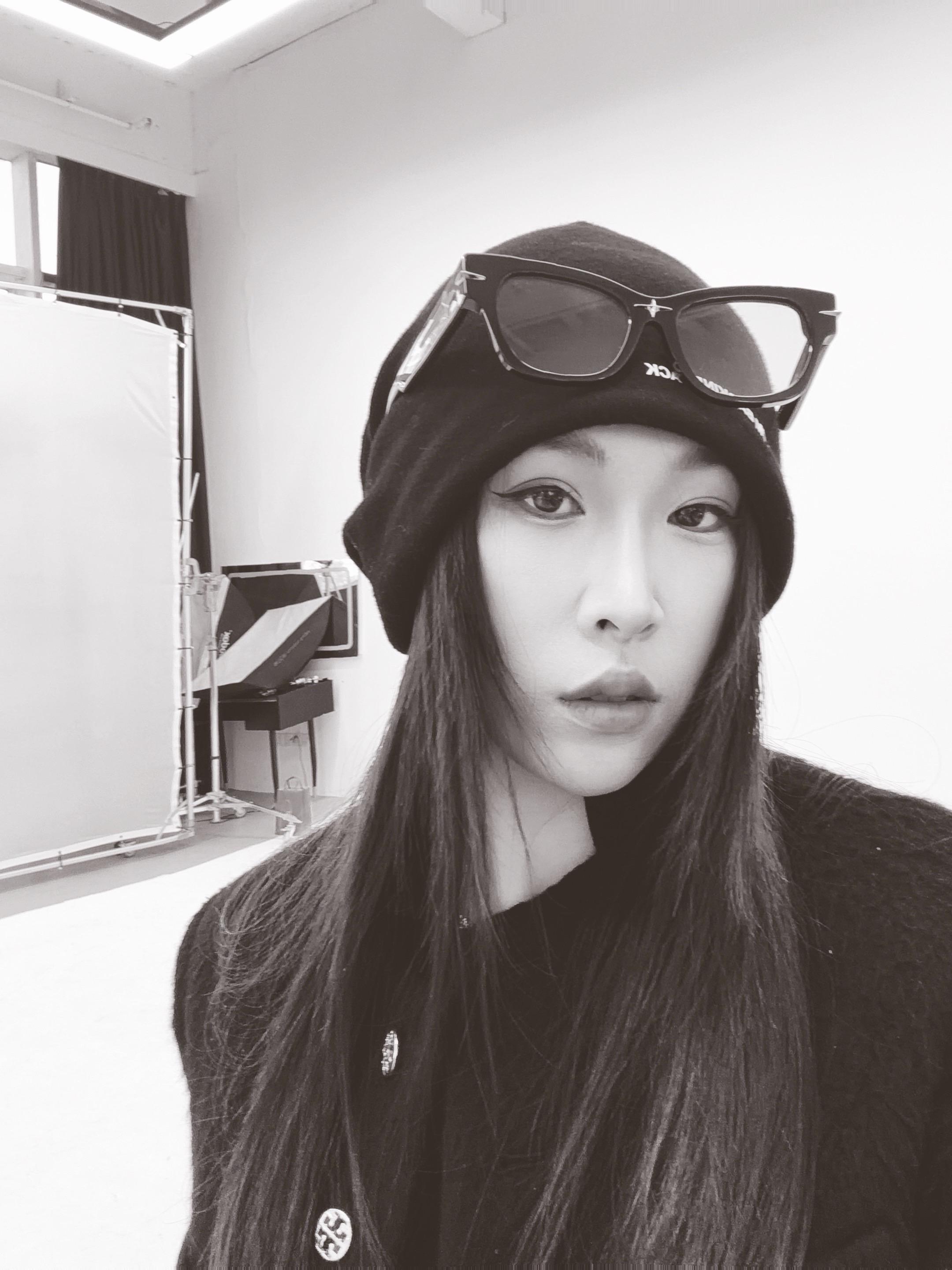 持续精进热爱。偏爱黑白，无关单调 不过是想剥离色彩的干扰 让光影、线条...