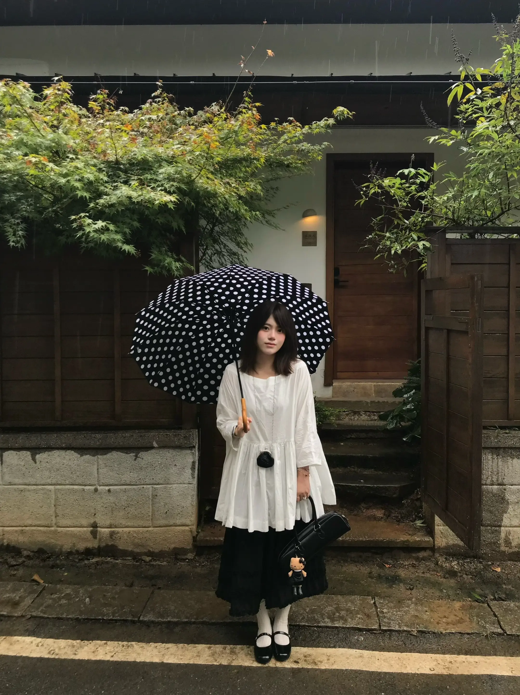 真正的少女心事是自命不凡。