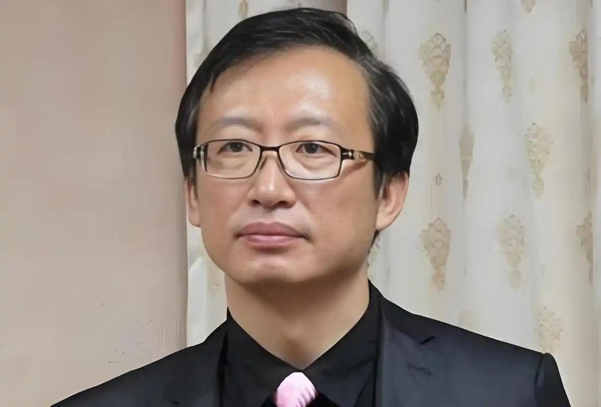 台湾民进党当局又搞起了外交作秀的老套路。台外事部门次长吴志中频频发声，把和索马里