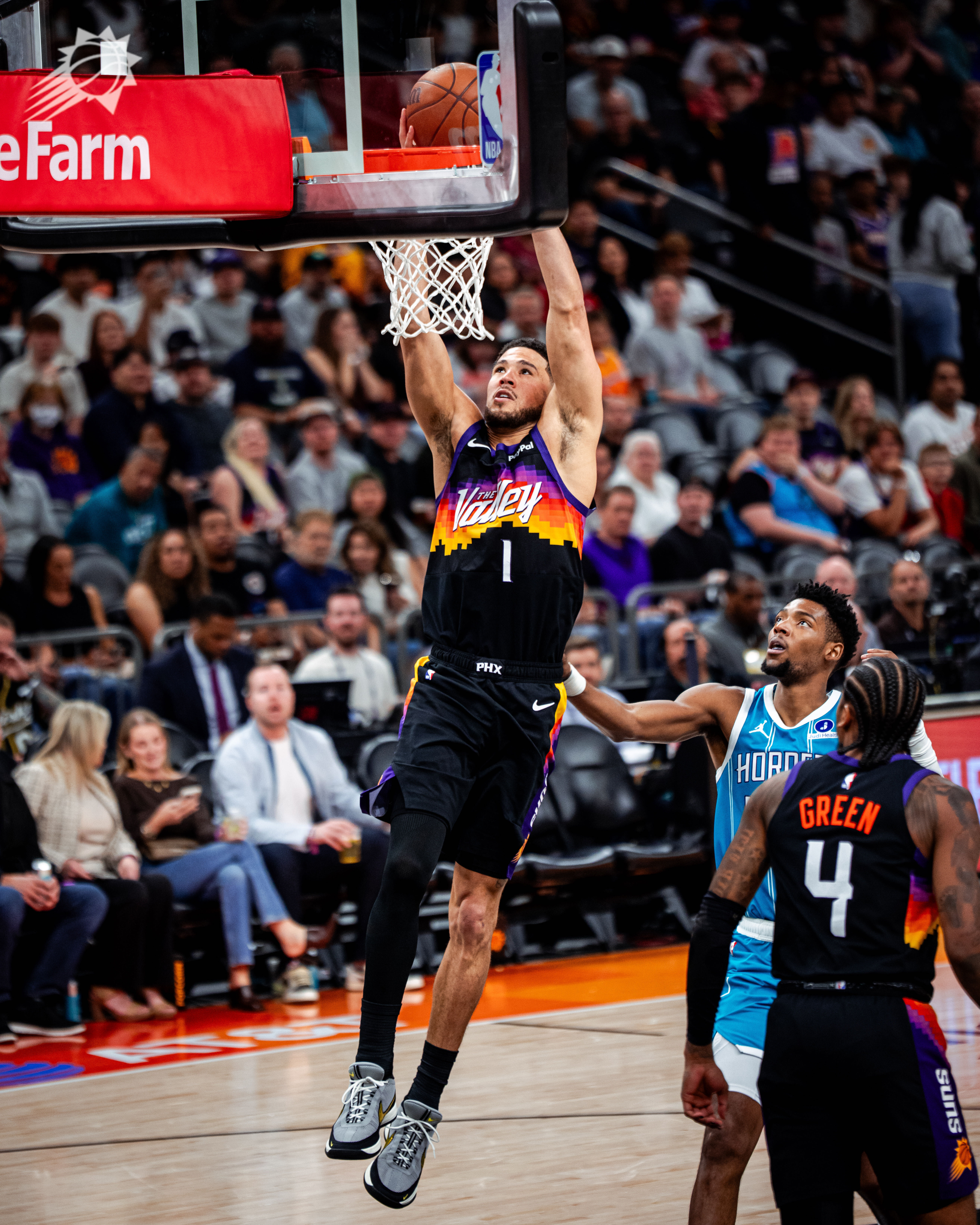 第三节开始一波8-0！目前比分：黄蜂 58-68 太阳菲尼克斯太阳 ｜旭日东升 