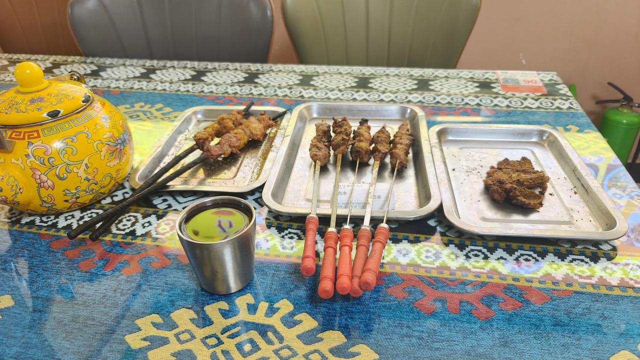 分享午餐美食这些就是我昨天午餐的美食，真的很香！而且价钱也不算贵！