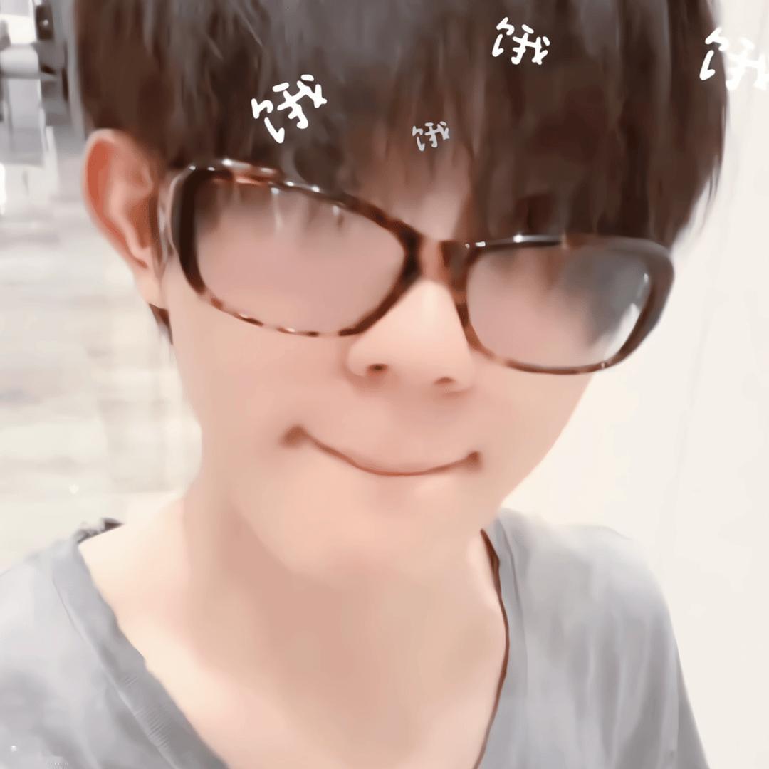 感觉脑袋上应该冒出来笨笨笨、 