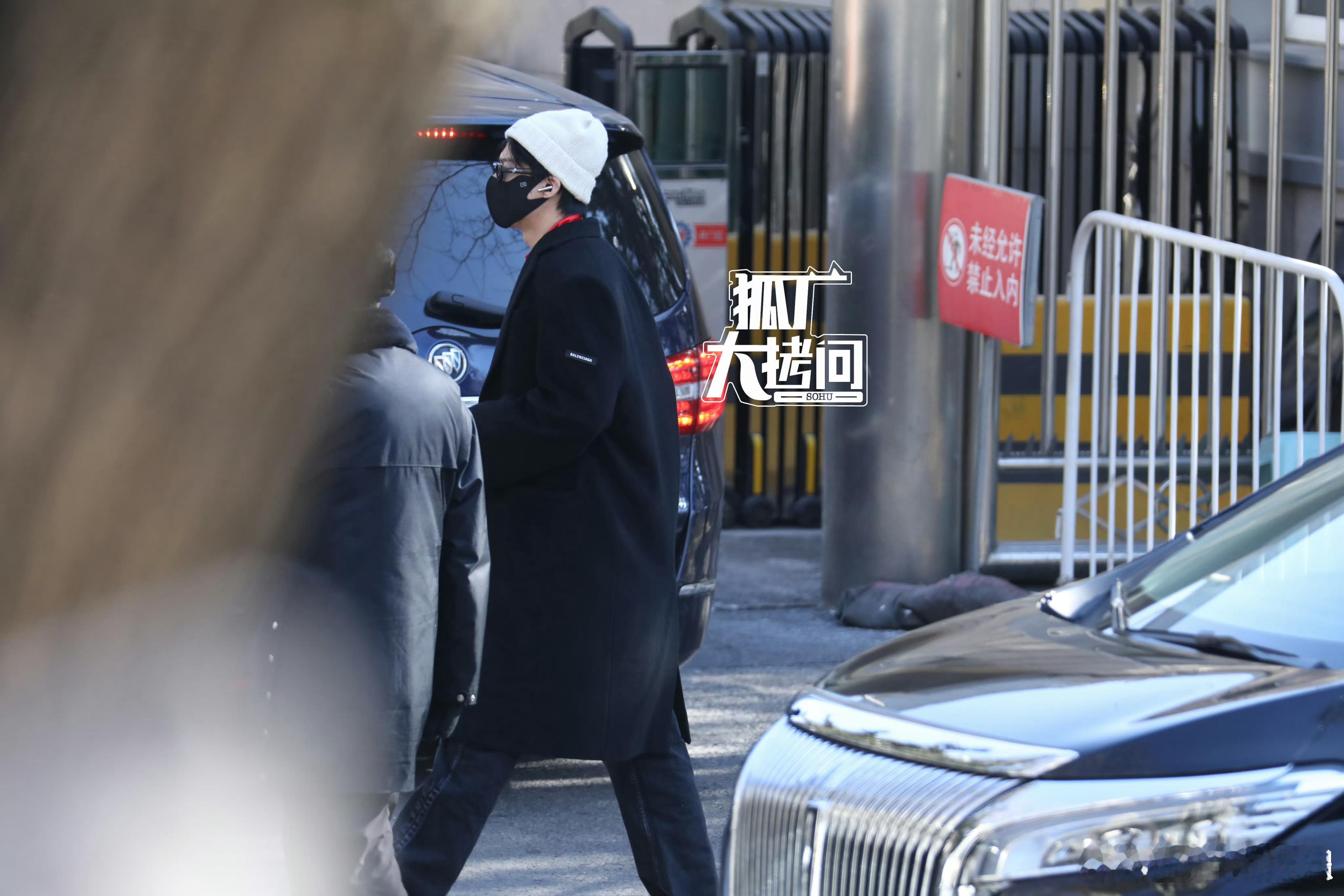 刘宇宁央视马年春晚第三次联排 现身央视马年春晚第三次联排 期待今年的舞台咯～ 