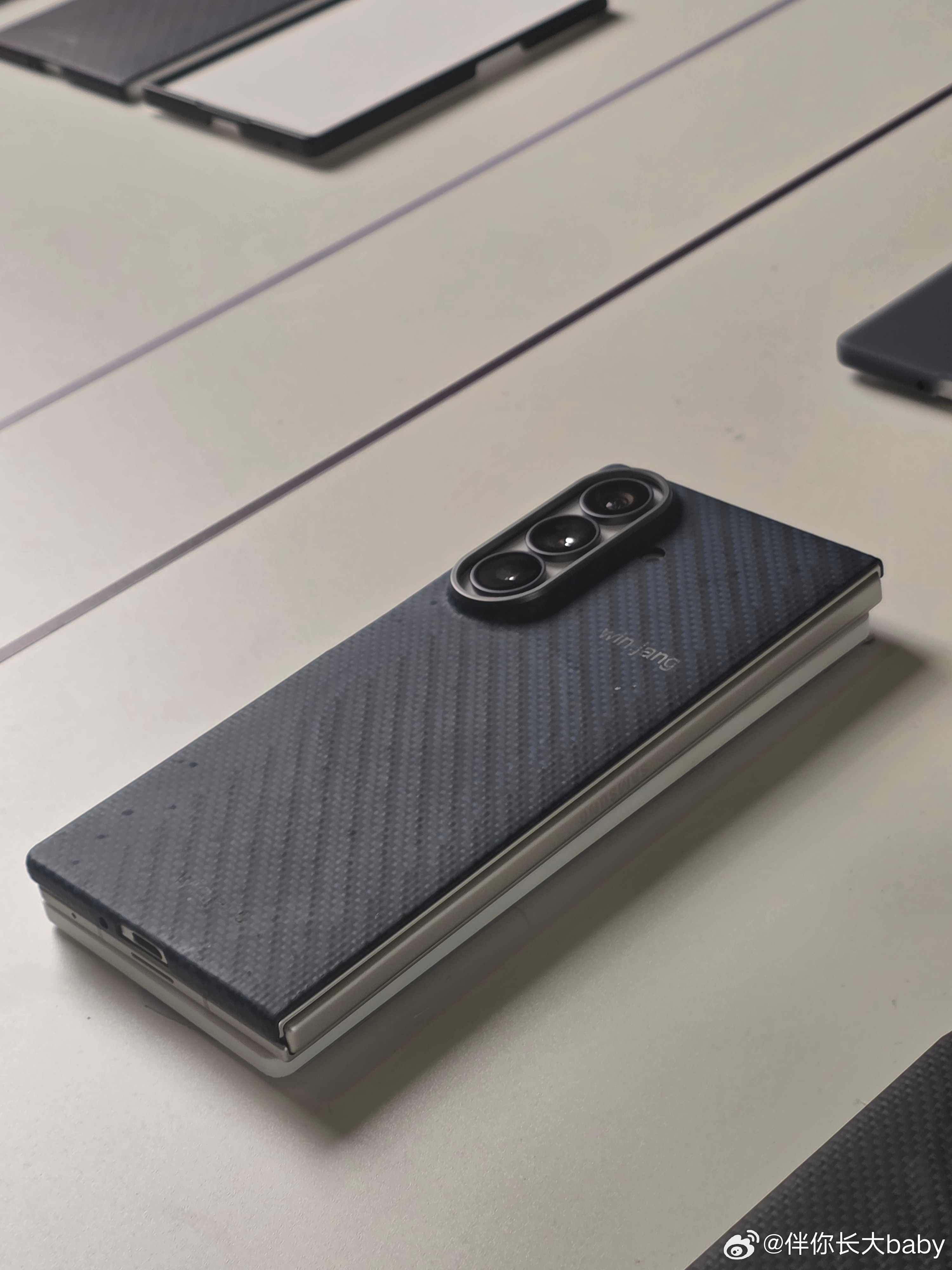 很难做到的平衡，Galaxy Z Fold8 Ultra 折叠机身合上比 iPh