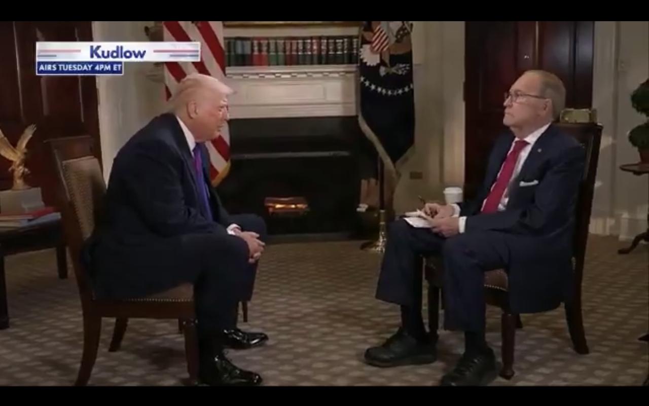 特朗普在接受采访

“这是世界上每平方英尺造价最高的建筑工程。太疯狂了，” 特朗