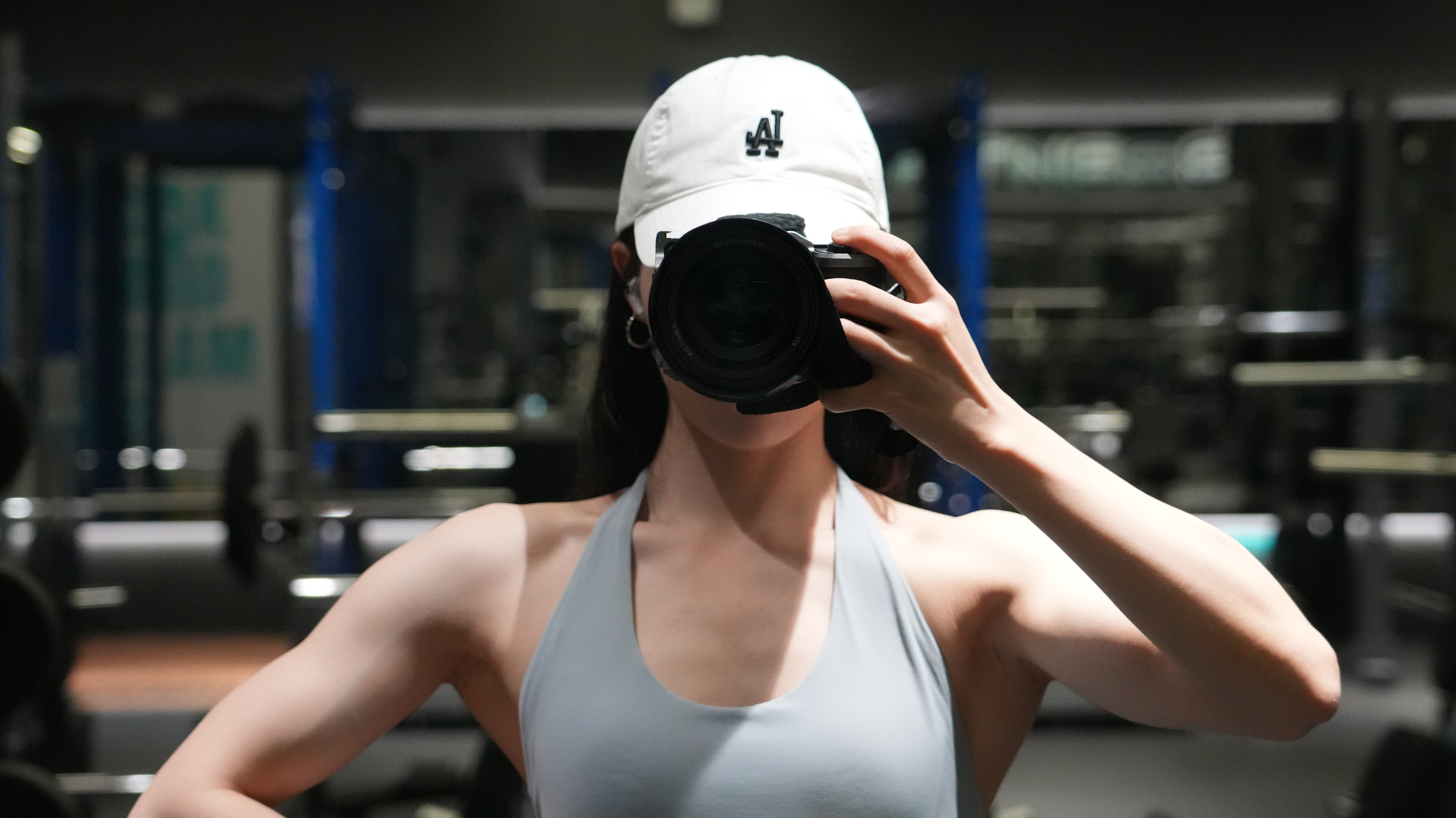 最近在研究如何用相机自拍并拍出盛世美颜和大大的肌肉 