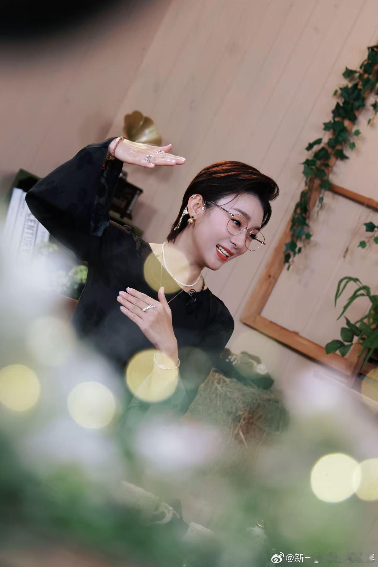 这还是我认识的侯宇吗侯宇短发长发双重风格 第一眼真的没反应过来是同一个人，短发干