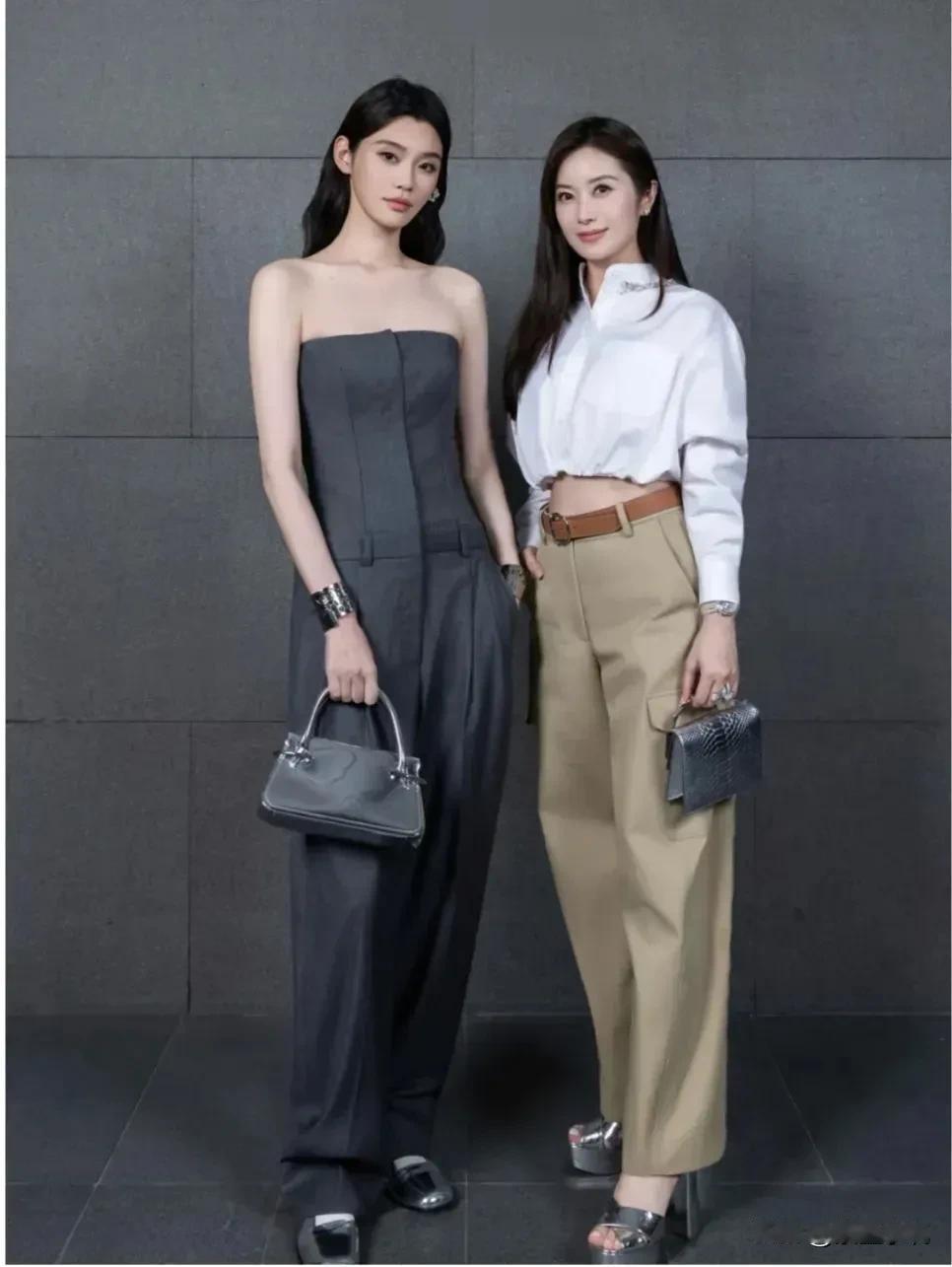 奚梦瑶太瘦了，而身高尤其抢眼。旁边这位女士貌似样样都比她出彩，唯一的短板就是身高