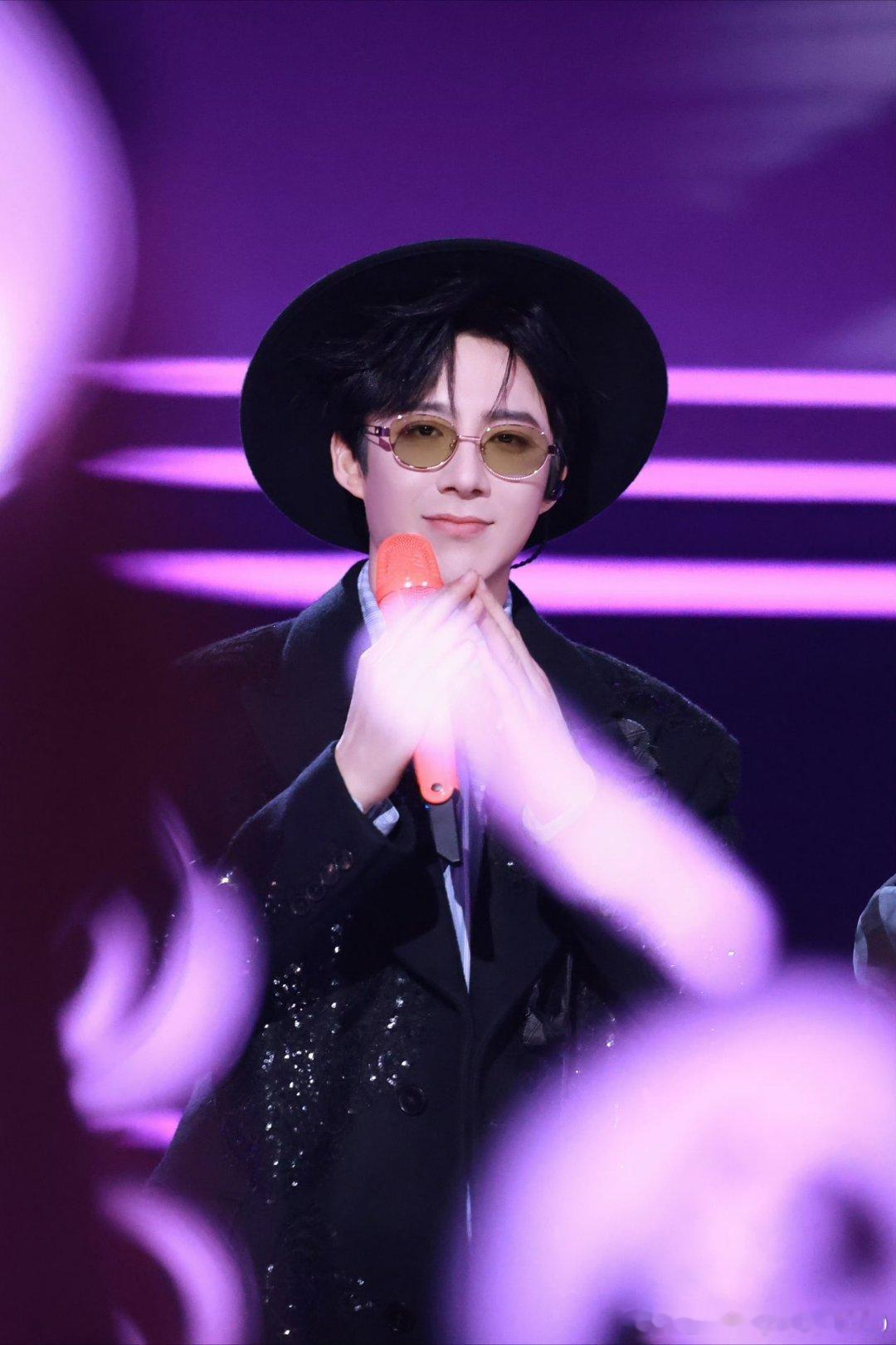 居然已经700天了！果然，陪伴是最长情的告白！以后也一直在一直爱呀！今天是我关注