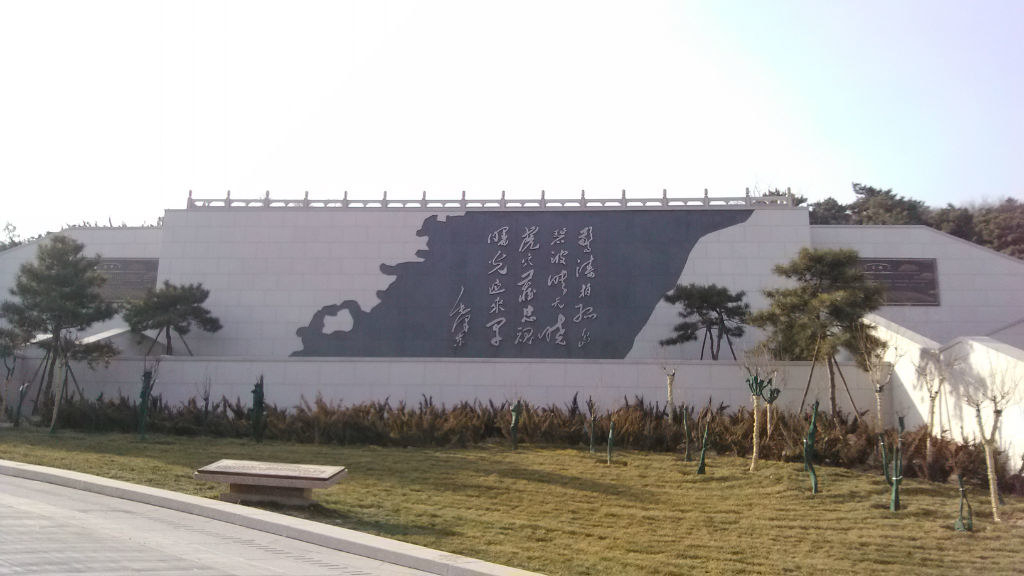 无名英雄广场，位于中华人民共和国北京市海淀区四季青地区西山国家森林公园，是原中国