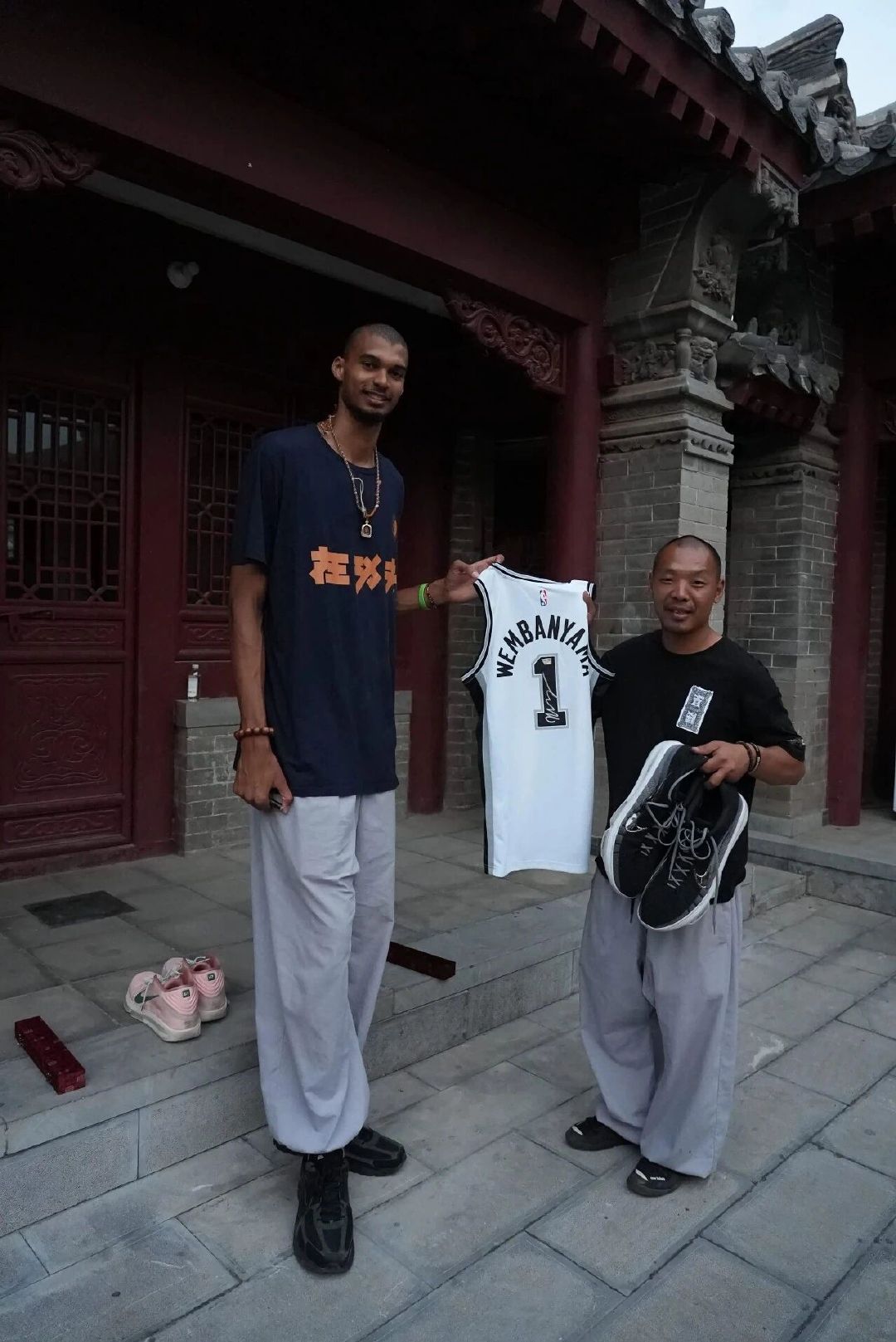 #文班亚马在少林寺夜爬达摩洞##文班亚马说还会来少林寺# 冷杉record撰文，