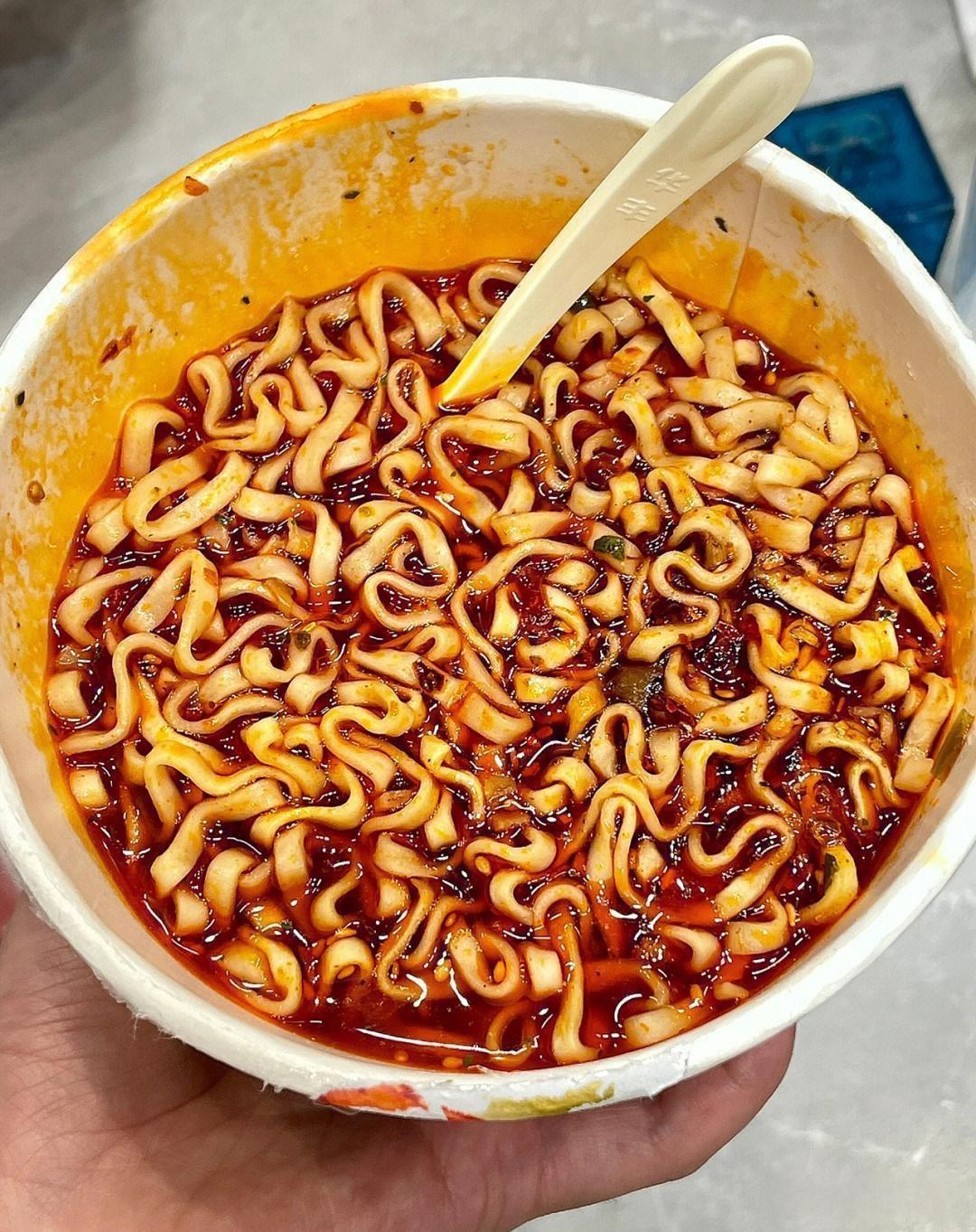 简简单单吃个泡面，高配的东西一样也没有