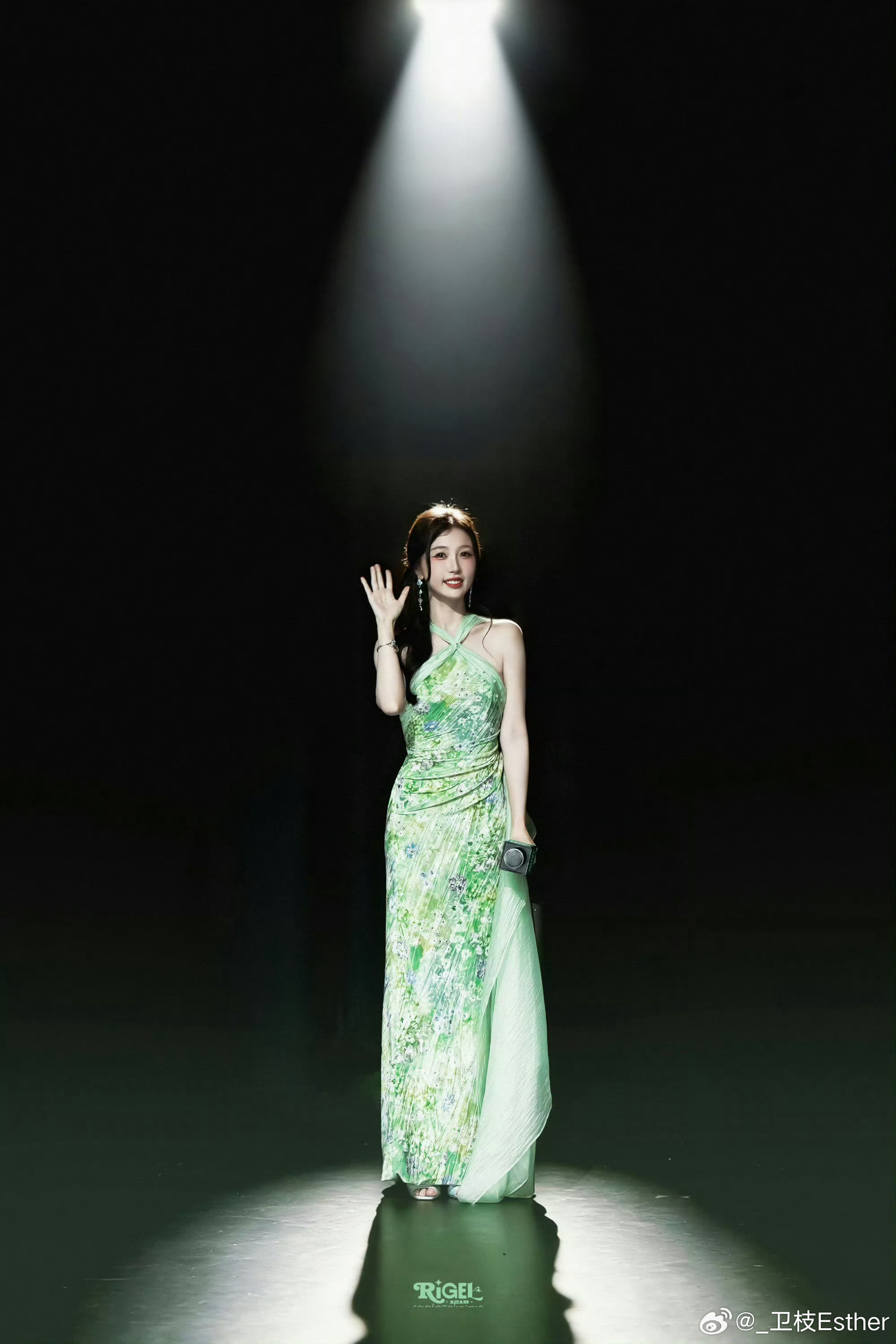 虞书欣  ✨虞书欣云初✨虞书欣虞书欣｜虞书欣云初令她，拼尽全力挣脱无限命运循环，