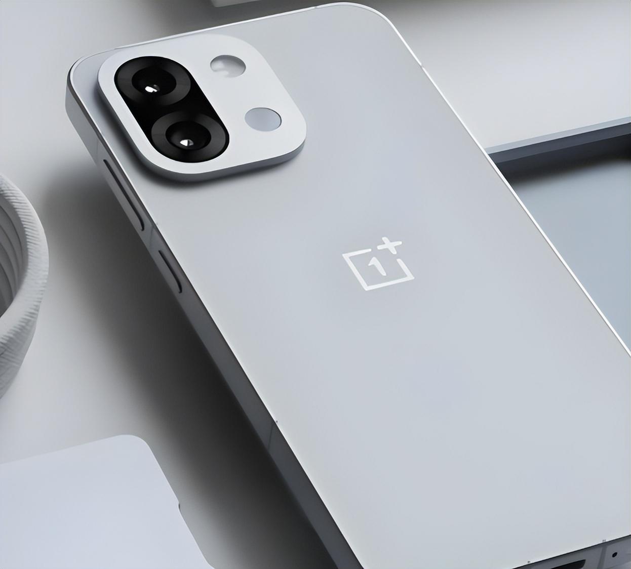 小屏旗舰的叛逆者，续航性能全都要！
一加新出的15T，抛开配置不谈，单看设计，妥