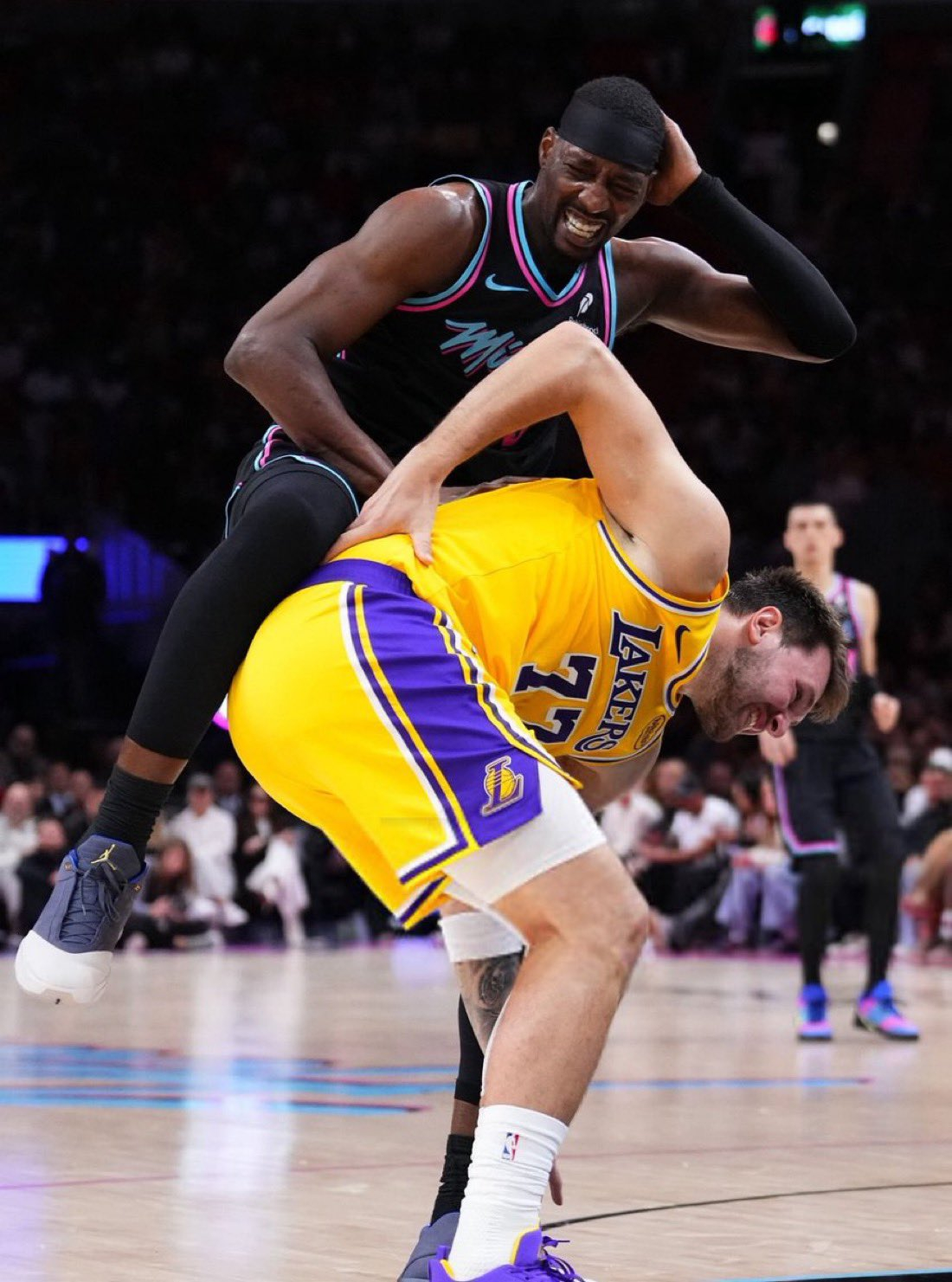 糟糕的图片。湖人