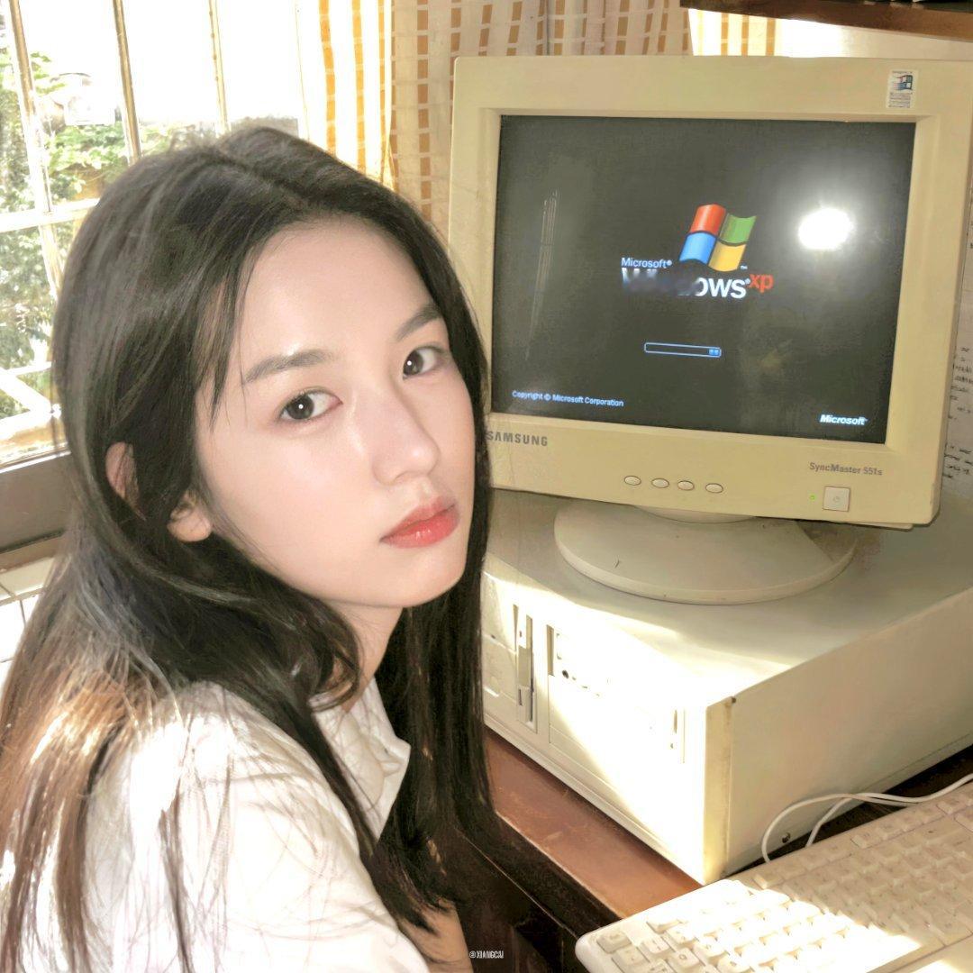 𝙒𝙚𝘾𝙝𝙖𝙩 头像 |  周也  | 侵删 