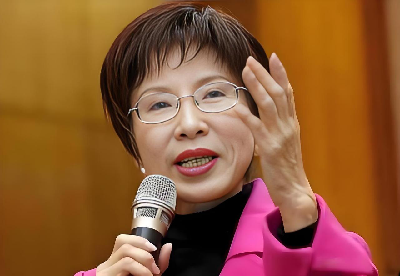 洪秀柱评郑丽文访美：守两岸初心 行务实交流
 
洪秀柱对郑丽文访美之行的表态，始