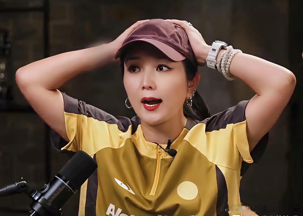 为啥音综翻来覆去就那几首歌？为啥歌手想唱点新歌那么难？何洁说透了：版权太贵了。节