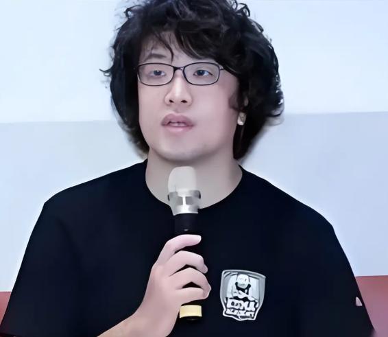 沈伯洋向外界公开表态了！
在国民党内部有人提议开除赵少康国民党党籍之后，沈伯洋出