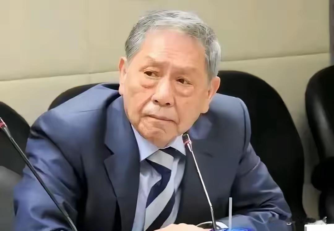 近日，台湾退役中将帅化民说：美国陈兵加勒比海，马杜罗政权岌岌可危

帅化民这招太