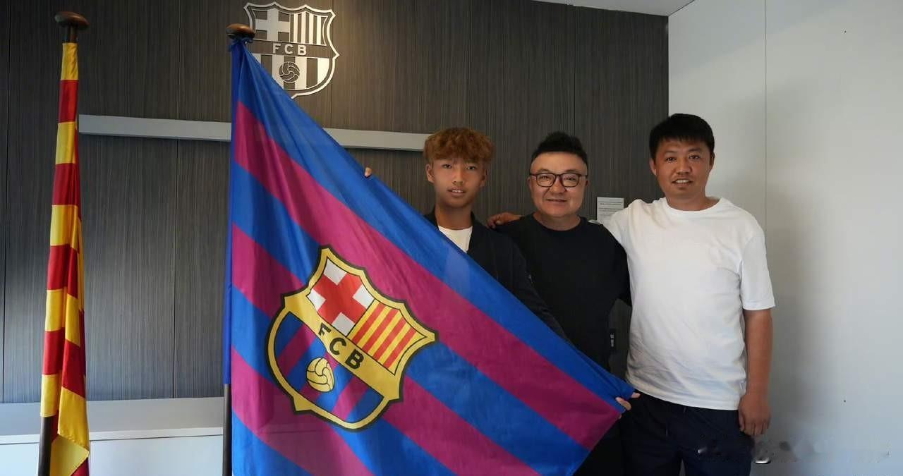 董路为何能赢得球迷掌声？因为他是一个敢于对抗的孤勇者
这两天，董路彻底火了，所有