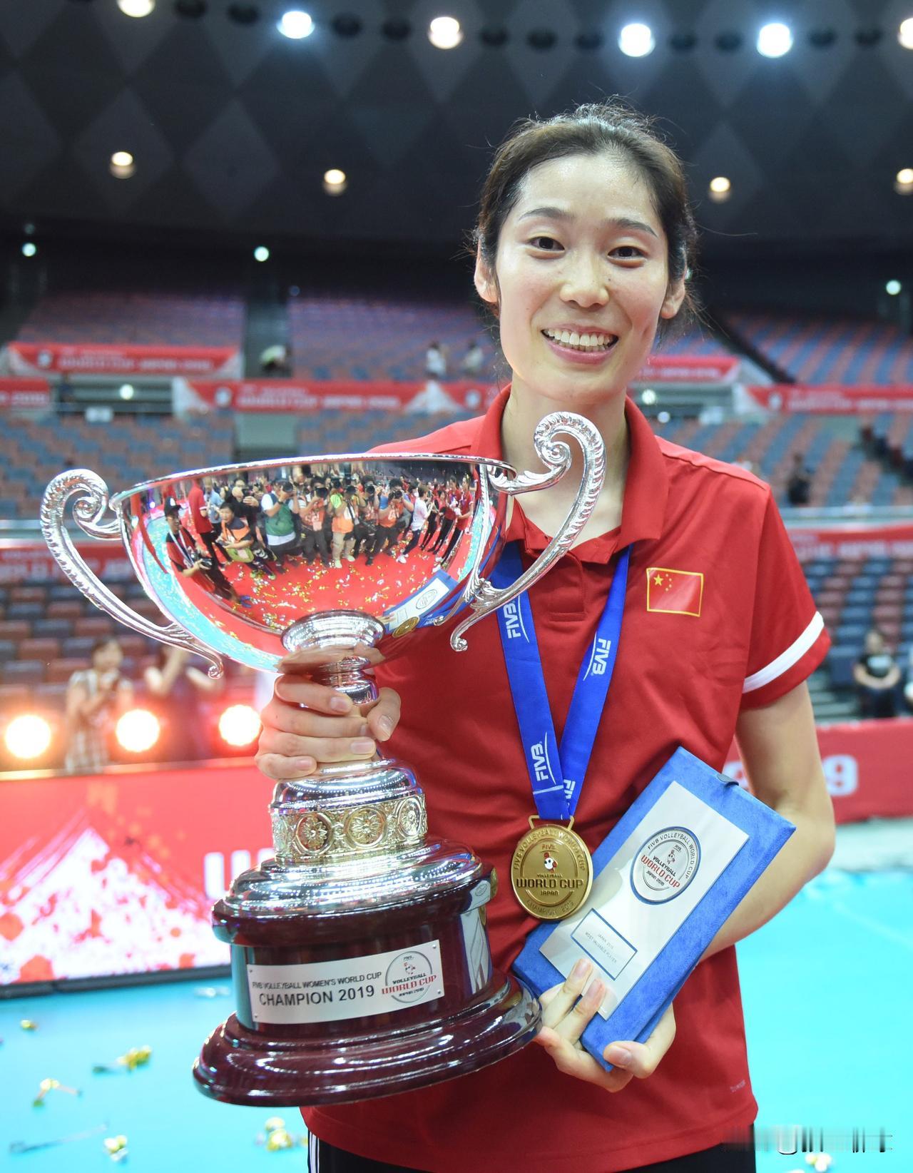 💥10年前的今天，中国女排与荷兰女排上演一场精彩而又令人窒息的半决赛，最终中国