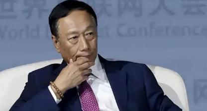 富士康崩得太突然！郭台铭绝对没料到，以前大陆工厂灯火通明的代工巨头，如今像破气球