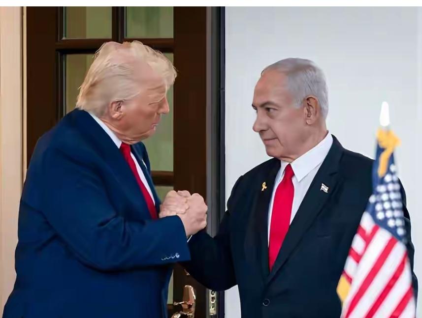 都不装了！美军航母都往阿拉伯海飙了，林肯号不够用，第二艘正从加勒比海玩命赶过来，