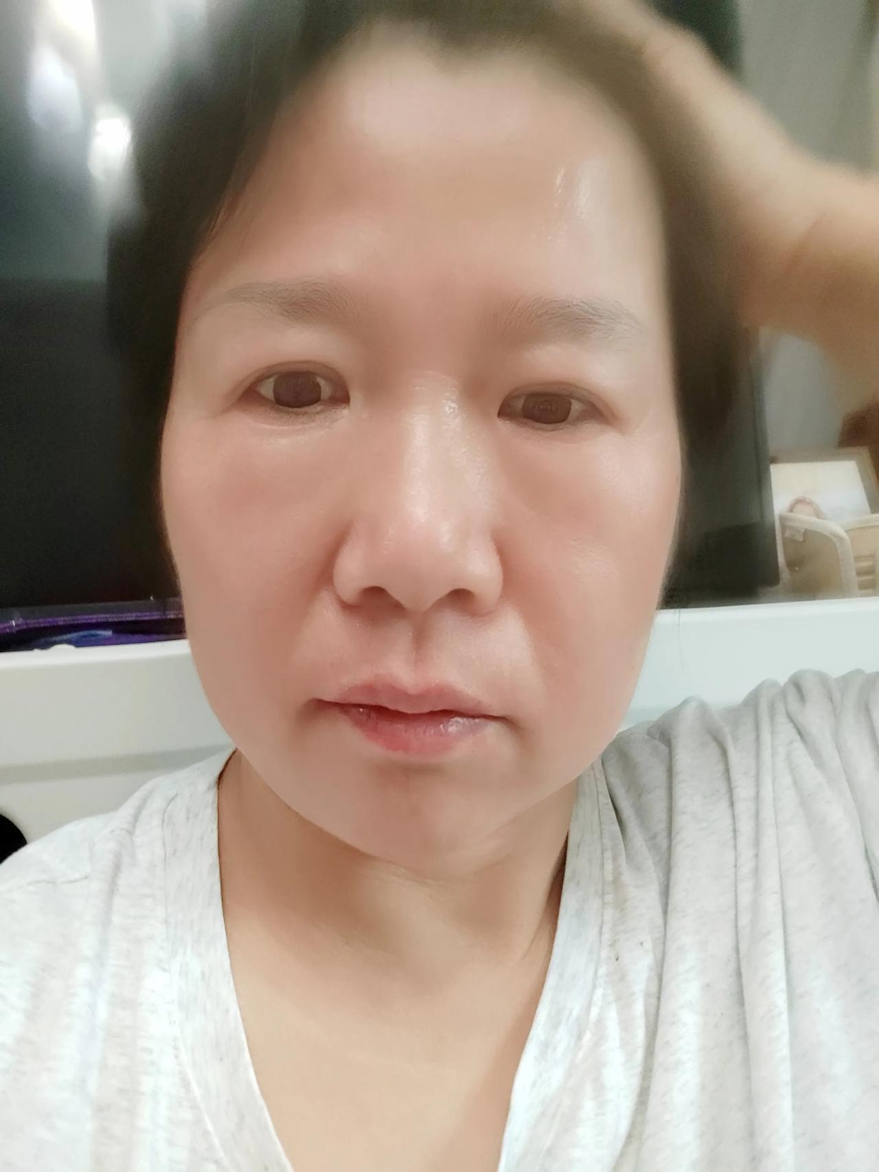 今天五一，我还在岗位上工作。没有一个人问我。

我一个月一万来块，理个发都嫌贵，