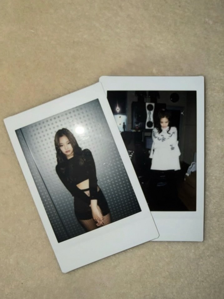 Jennie更新BLACKPINK 10周年拍立得🖤💗hi blink很难相