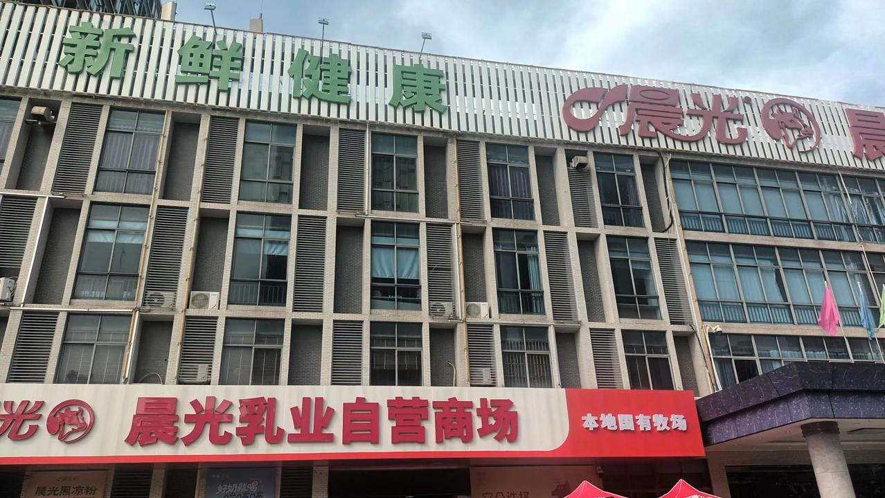 乘端午假日连星期六日之便，往深圳光明新区猎新。昔日光明农场养乳牛产奶，部分输港，