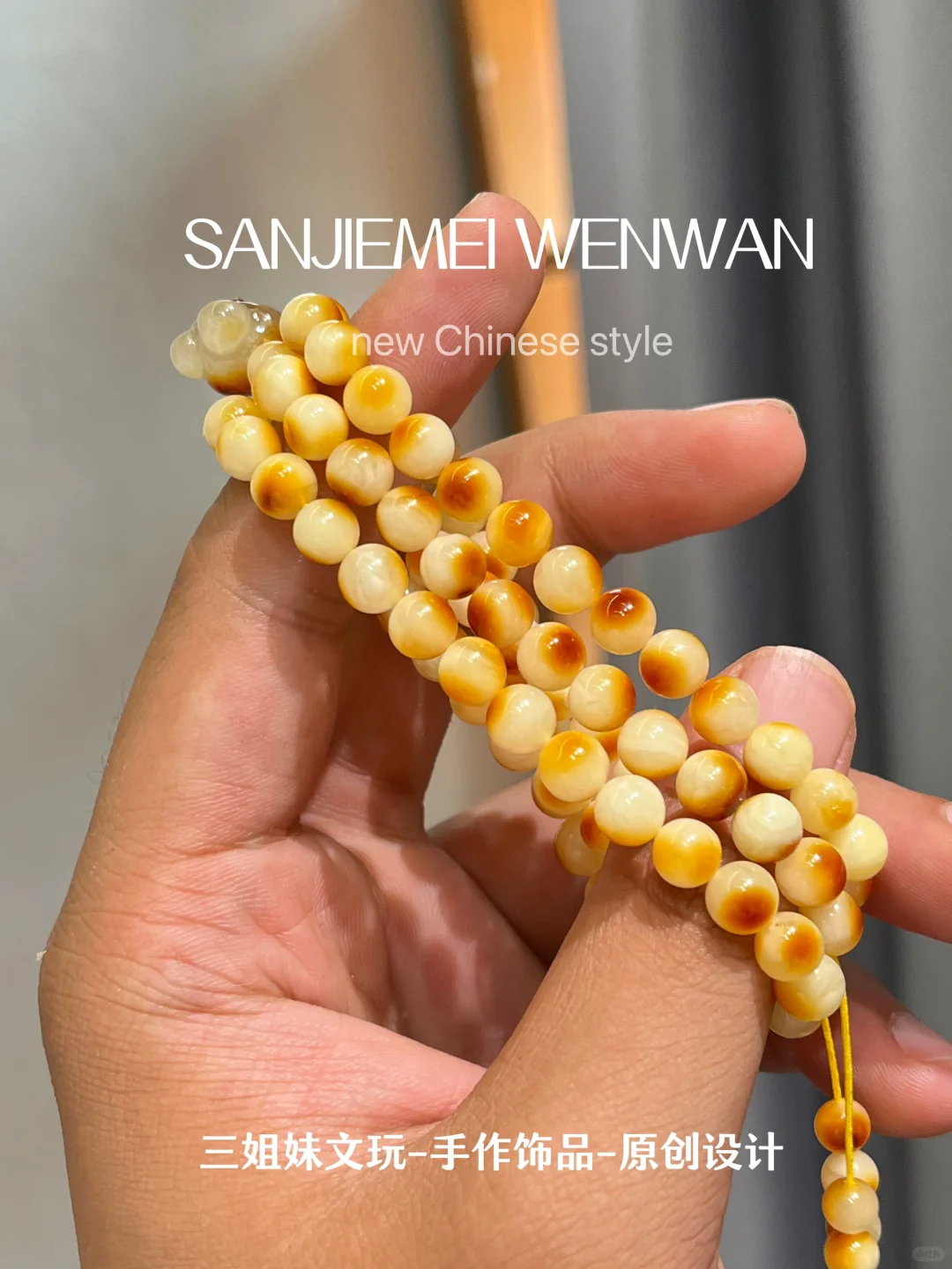 戴在手上的旺仔小馒头