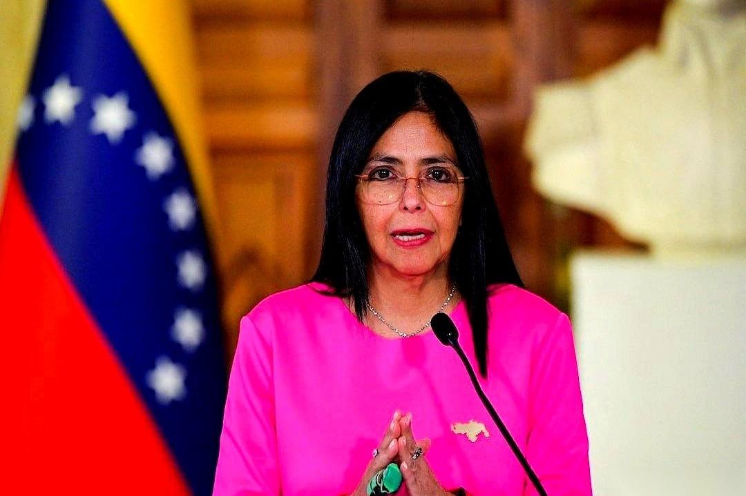 费那么大劲，把人家总统给掳走了。
我猜他们当时肯定觉得，这下总该听话了吧？这盘棋