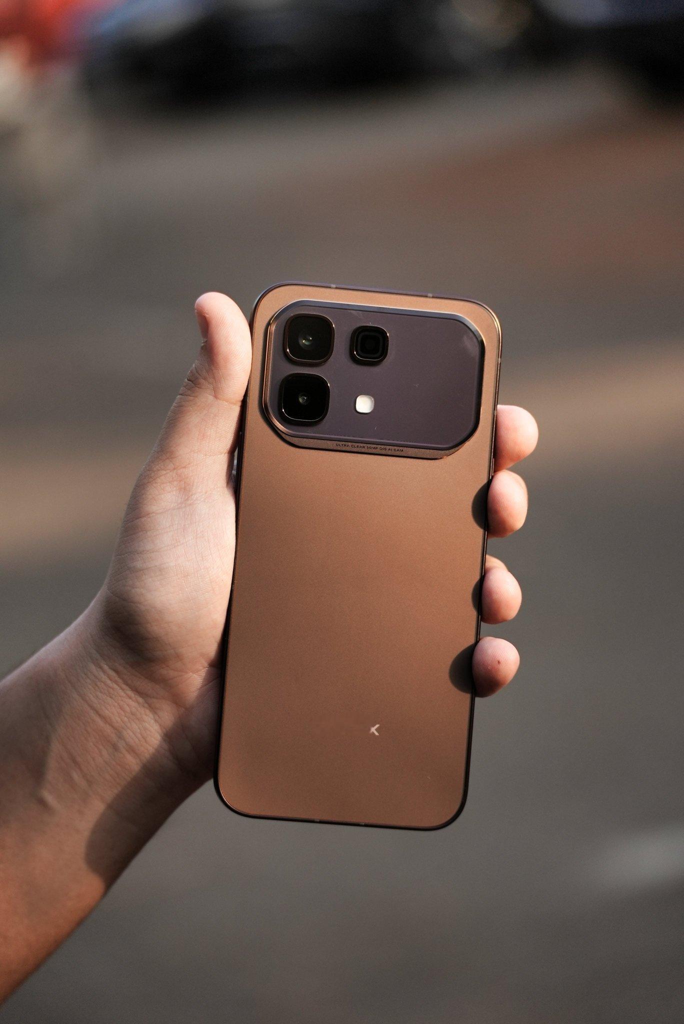 手机上那个背面面板可不只是为了好看Infinix NOTE 60 Pro 上的主