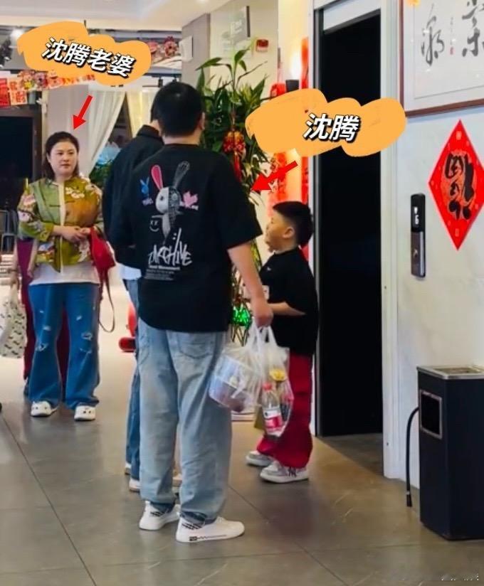 沈腾一家三口海南过年  海南偶遇沈腾一家三口  沈腾一家三口海南过年，东北人好爱