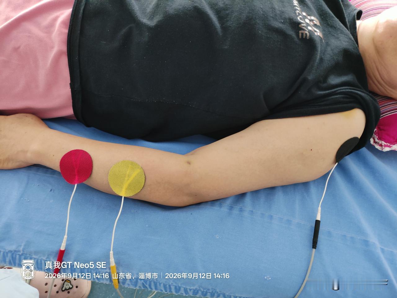 说一说脑梗的康复治疗难不难?难，真难。

我妻子脑梗偏瘫至今已过二年，虽能走走，