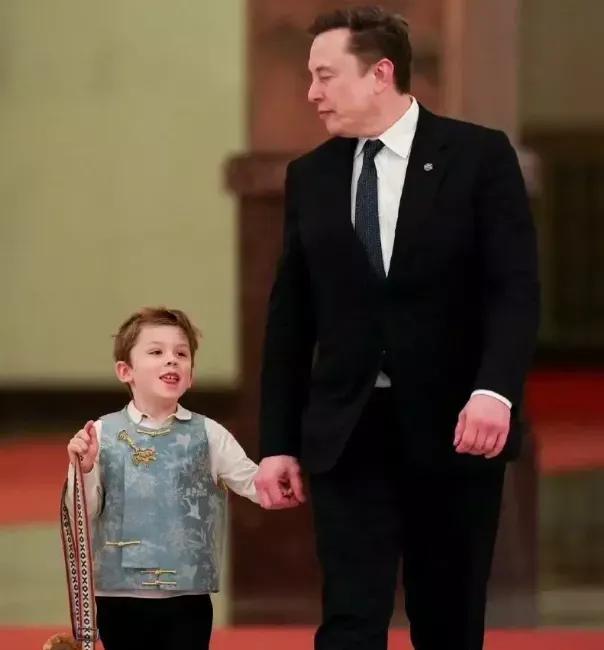 为什么马斯克访华只带六岁的儿子？
 
原因其实并不难理解。
 
不是因为这个孩子